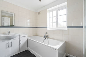 Family bathroom- click for photo gallery